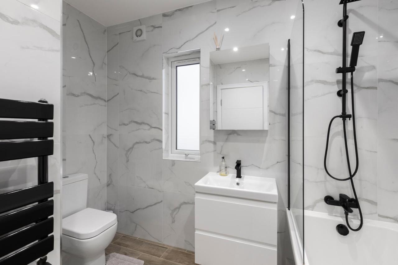 Ferienwohnung Star London Vivian Avenue 3-Bed Oasis With Garden The Hyde Exterior foto